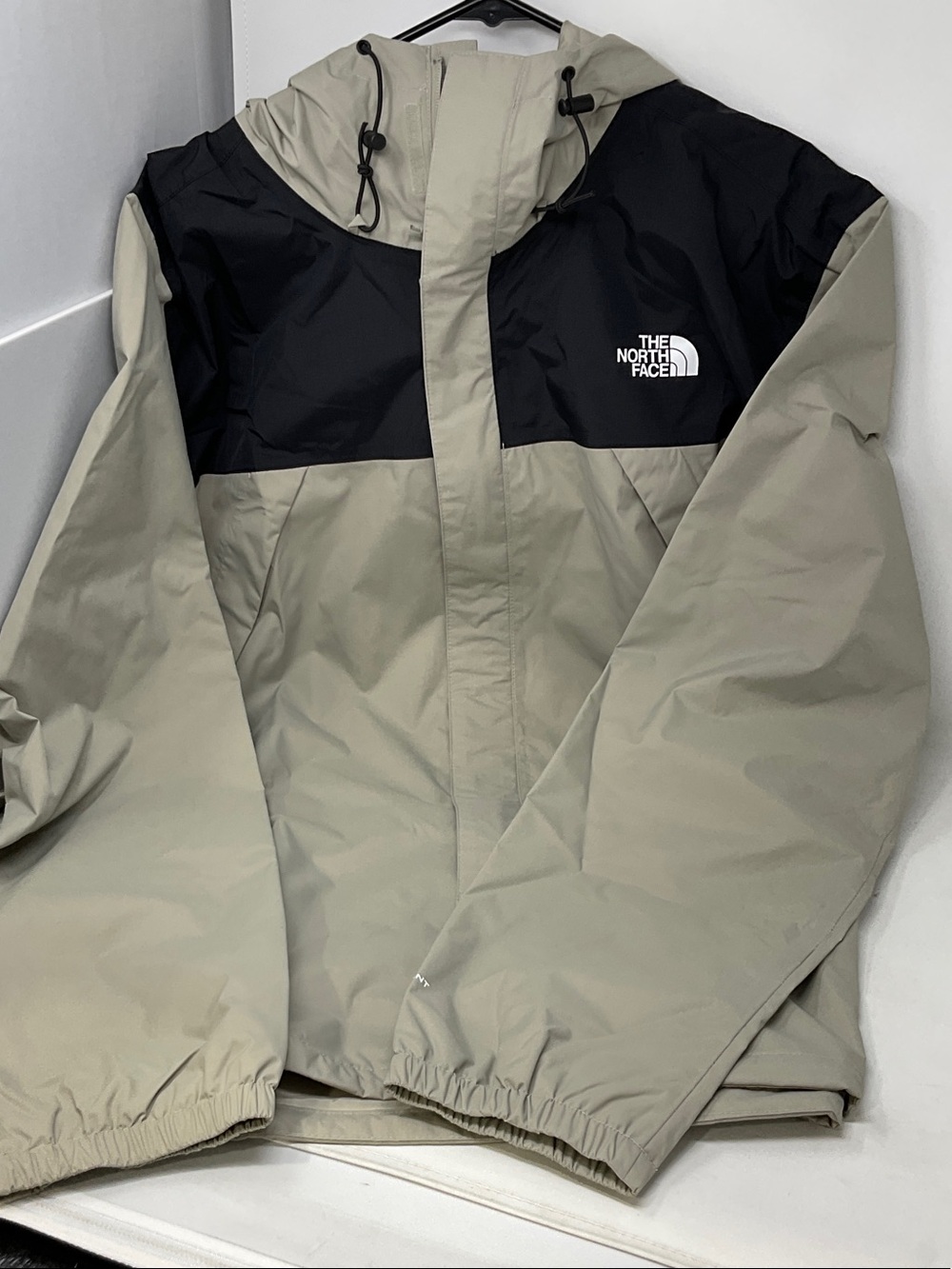 The North Face Men’s Antora Two-Tone Hooded Raincoat - Black & Tan